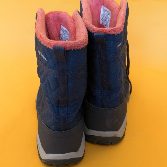 Columbia Quilted  Boots - Picture 5 of 8